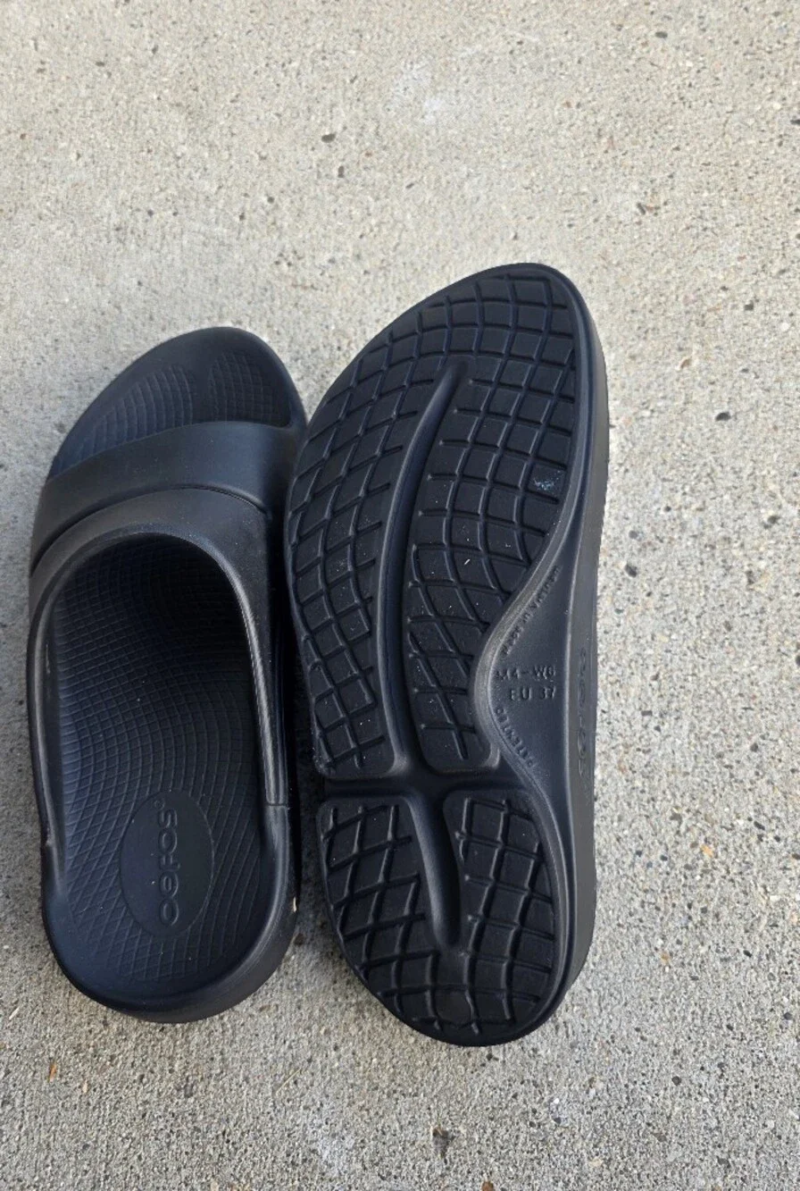 Oofos OOah Slide Sandals in Black Women 6